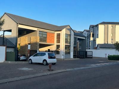 Apartment / Flat For Sale in Silver Lakes, Pretoria 