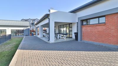 Apartment / Flat For Sale in Silver Lakes, Pretoria
