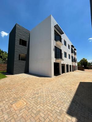 Apartment / Flat For Rent in Faerie Glen, Pretoria