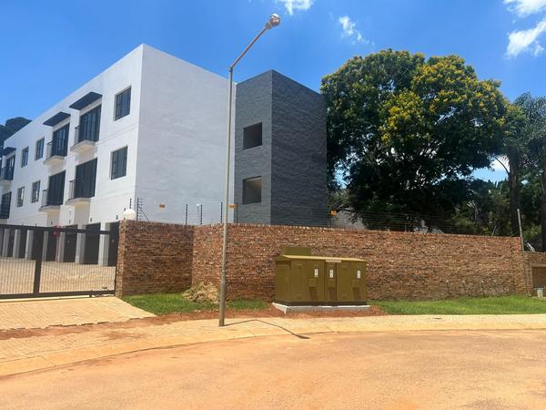 Apartment / Flat For Sale in Faerie Glen, Pretoria